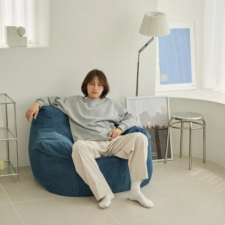 LOOSYに迫る！全16色展開の「HUGME 1人掛けビーズソファ」の魅力とは