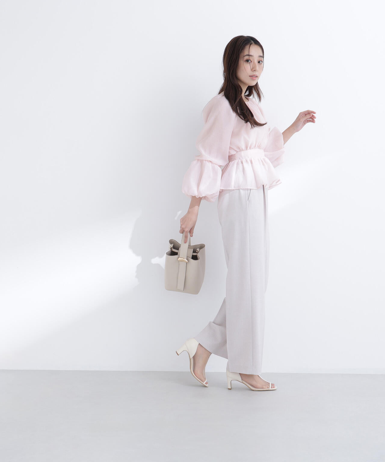 シアーギャザーペプラムブラウス | NATURAL BEAUTY BASIC（ナチュラル