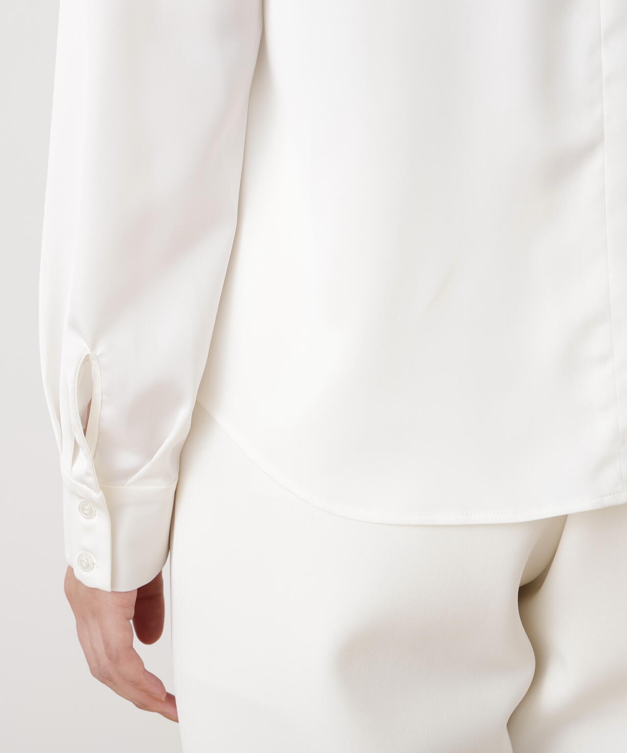 チェーンネックレス付ブラウス | PINKY&DIANNE（ピンキー&ダイアン