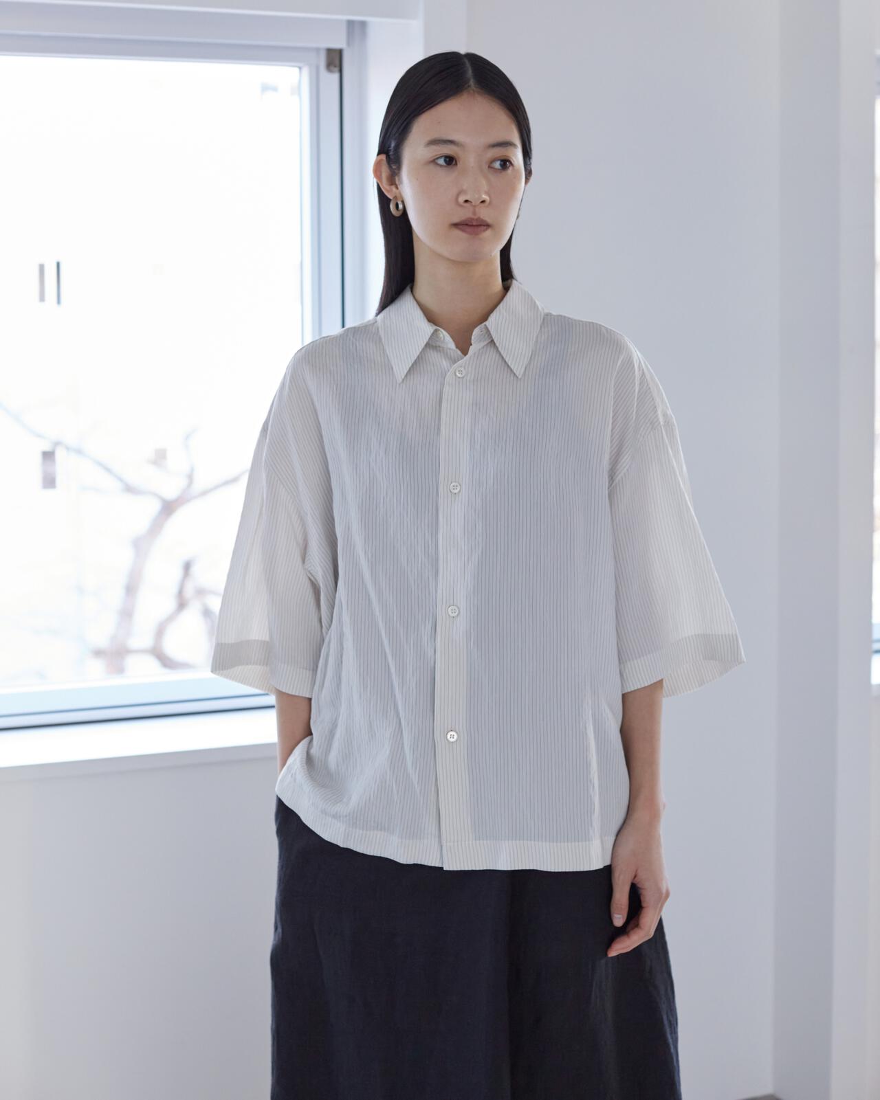 別注］STUDIO NICHOLSON / CRINKLE FINE STRIPE SHORT SLEEVE BOXY