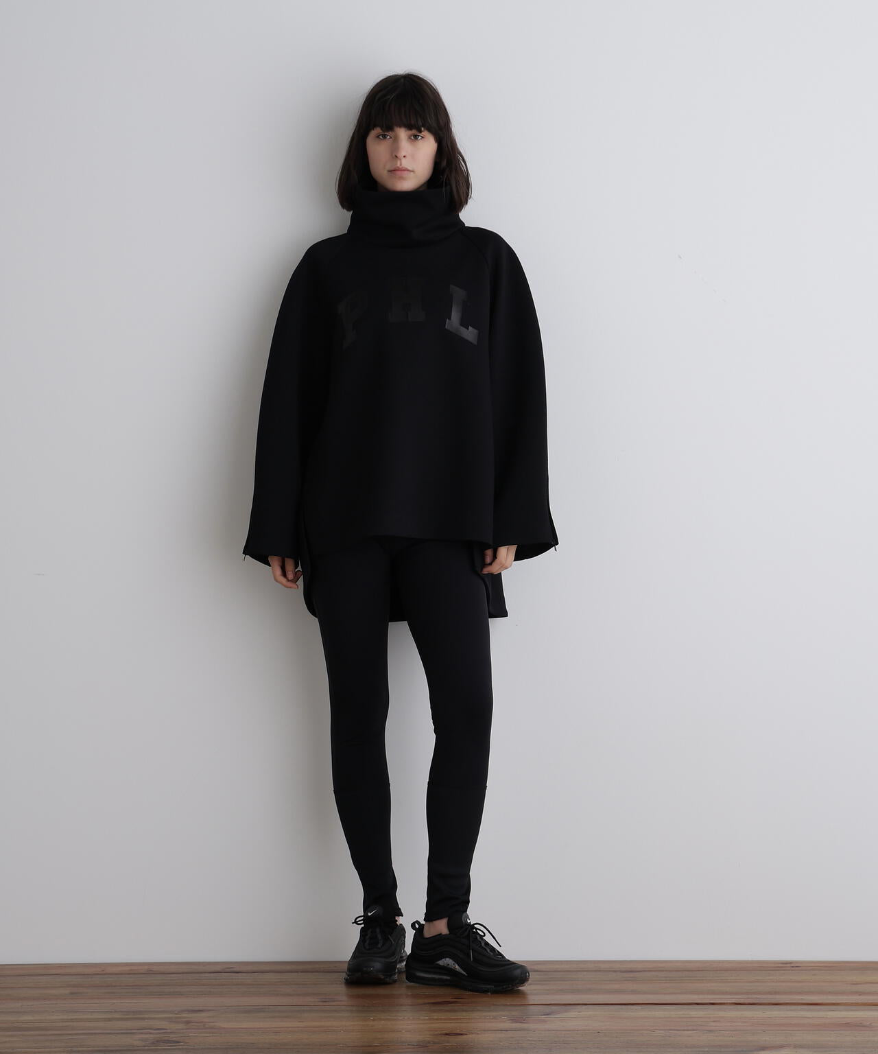 LE PHIL SPORTS》ライトダンボールレタードプルオーバー | LE PHIL（ル