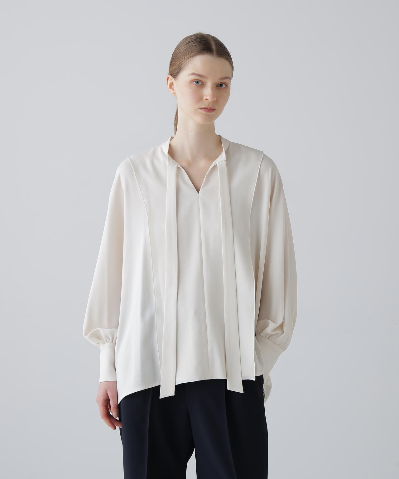 バックサテンジョーゼットブラウス | ADORE（アドーア） ｜【公式