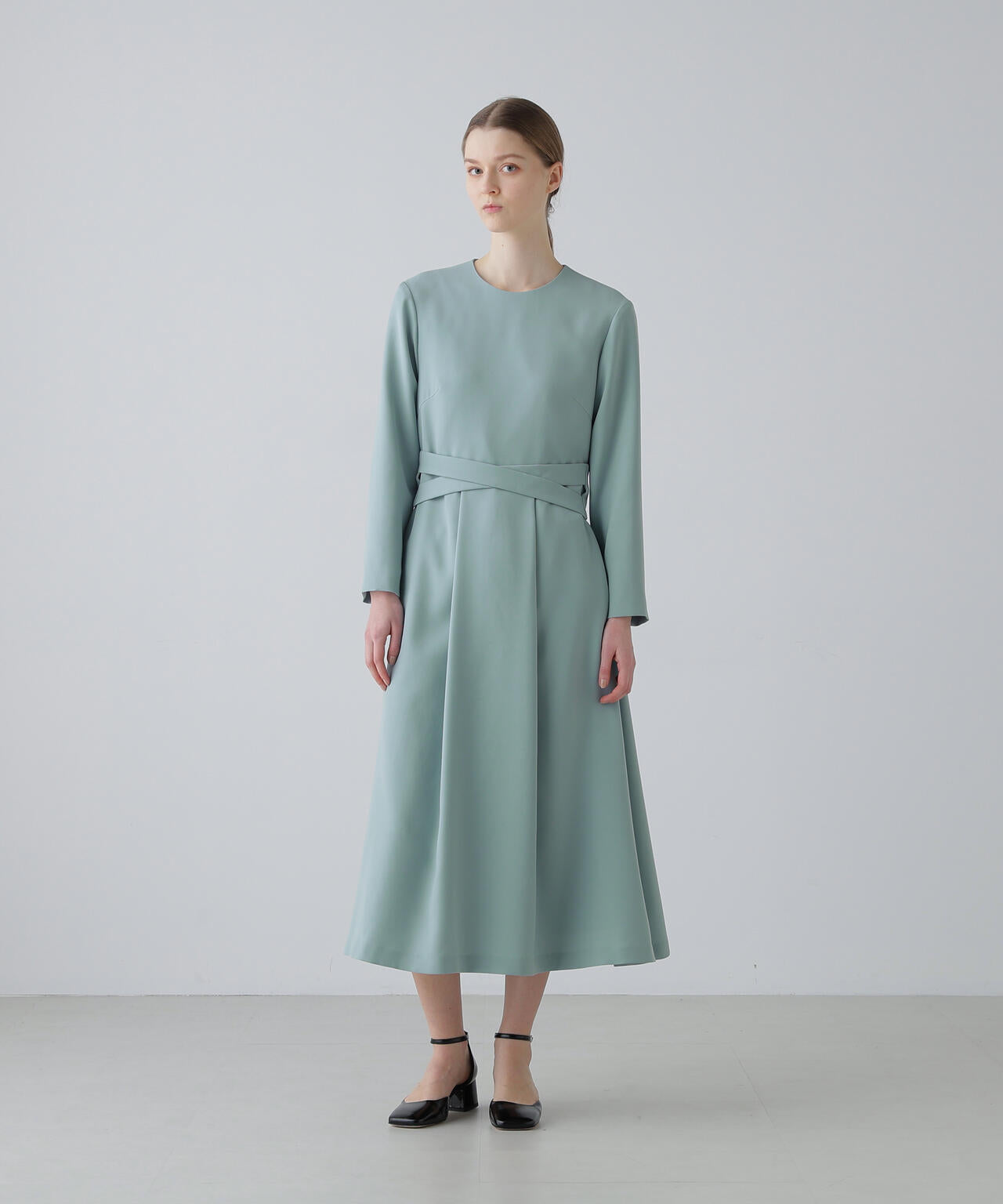 パウダリーダブルサテンワンピース | ADORE（アドーア） ｜【公式