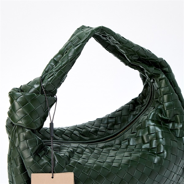 BOTTEGA VENETA ジョディ イントレチャート ショルダーバッグ グリーン