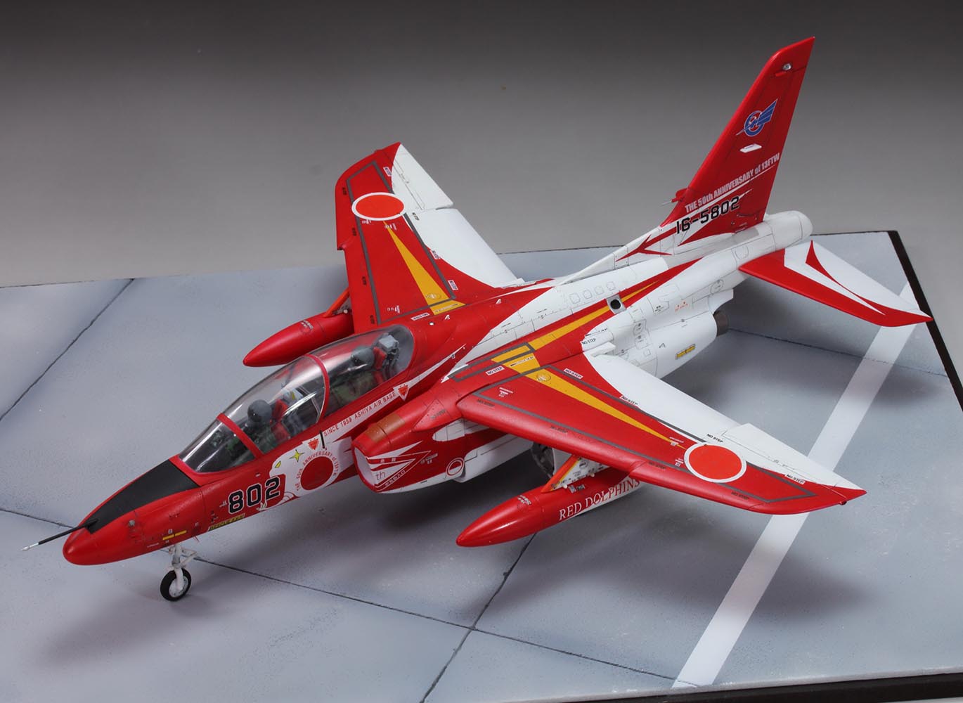 T-4 レッドドルフィン