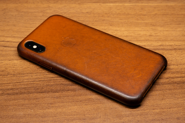iPhone XS 純正レザーケース 使用三ヶ月後 | b's mono-log
