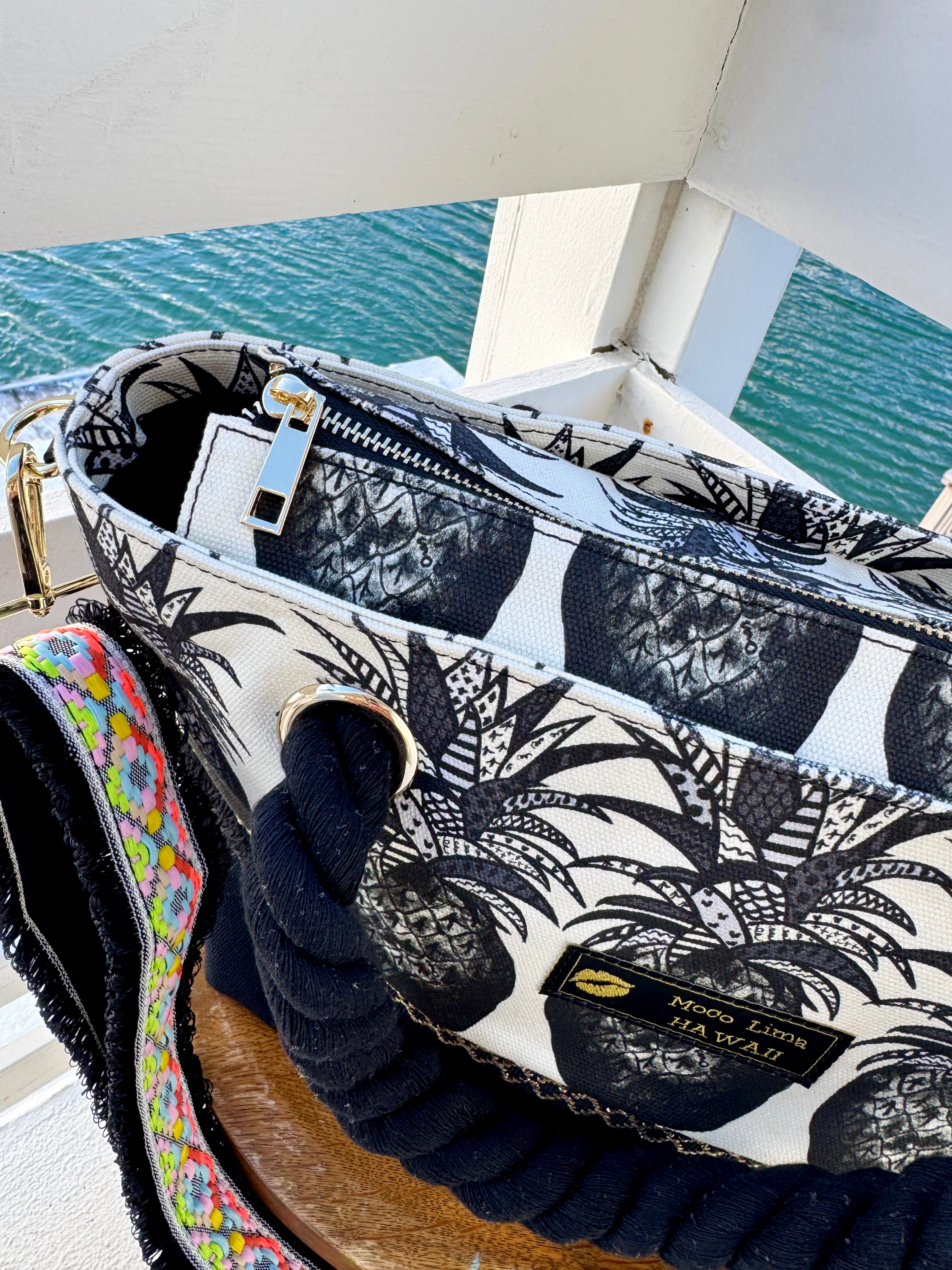 TBSサンジャポで紹介されたブラックパイントートバッグ