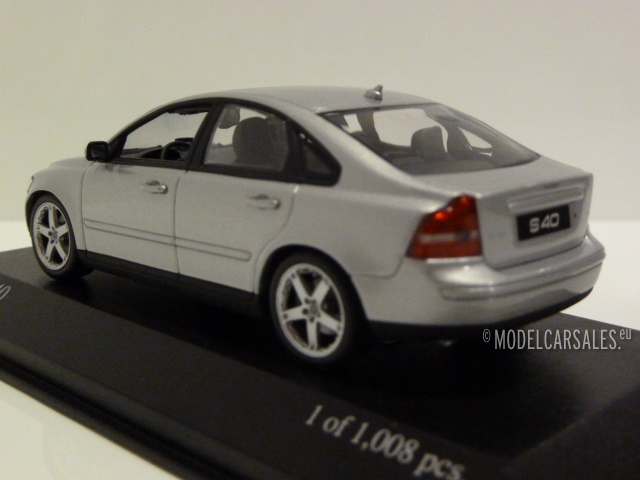 Volvo S40 Silver 1:43 400171202 MINICHAMPS diecast model car