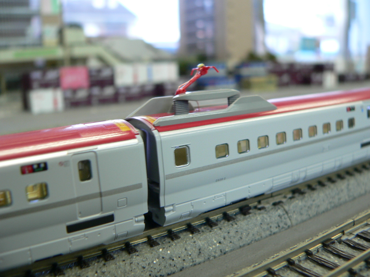 カトーのE6系スーパーこまち基本＆増結セットのパンタスパーク＆車掌