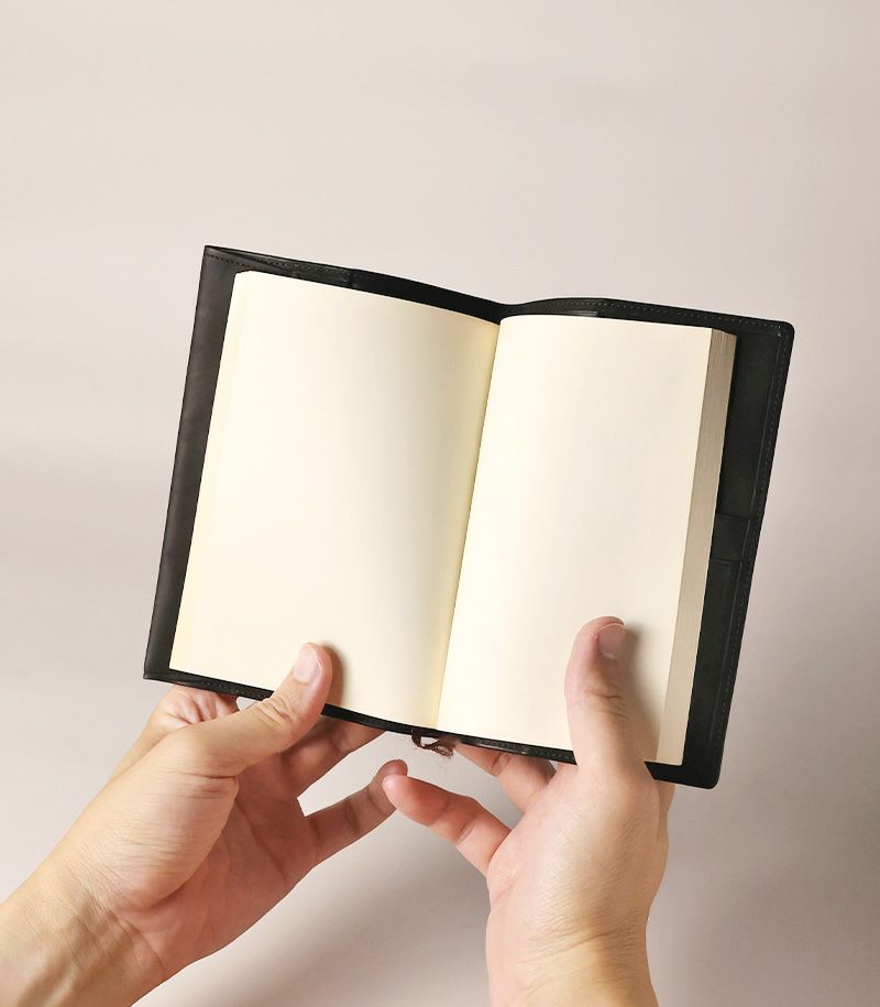 ブックカバー(文庫本サイズ)｜レーニアカーフ |革製品CYPRIS（キプリス