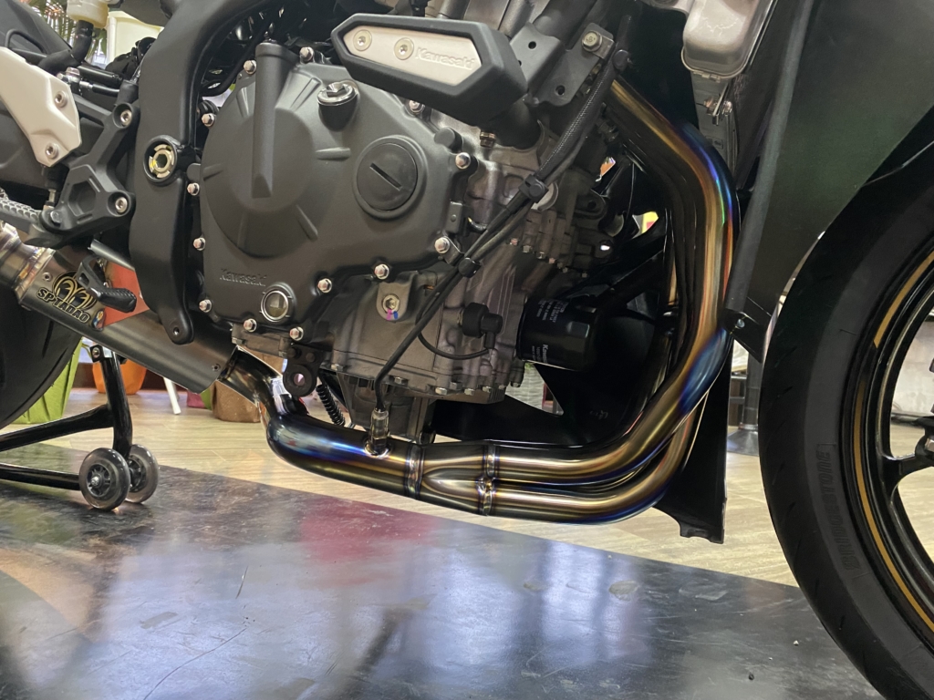 ZX-25R SP忠男 パワーボックス マフラー＆ヨシムラ バックステップ交換