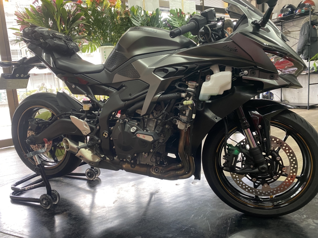 ZX-25R SP忠男 パワーボックス マフラー＆ヨシムラ バックステップ交換