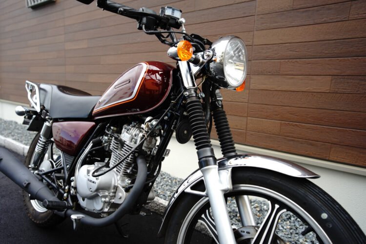 フォークブーツを取り付けて、スクランブラーなイメージにする【GN125