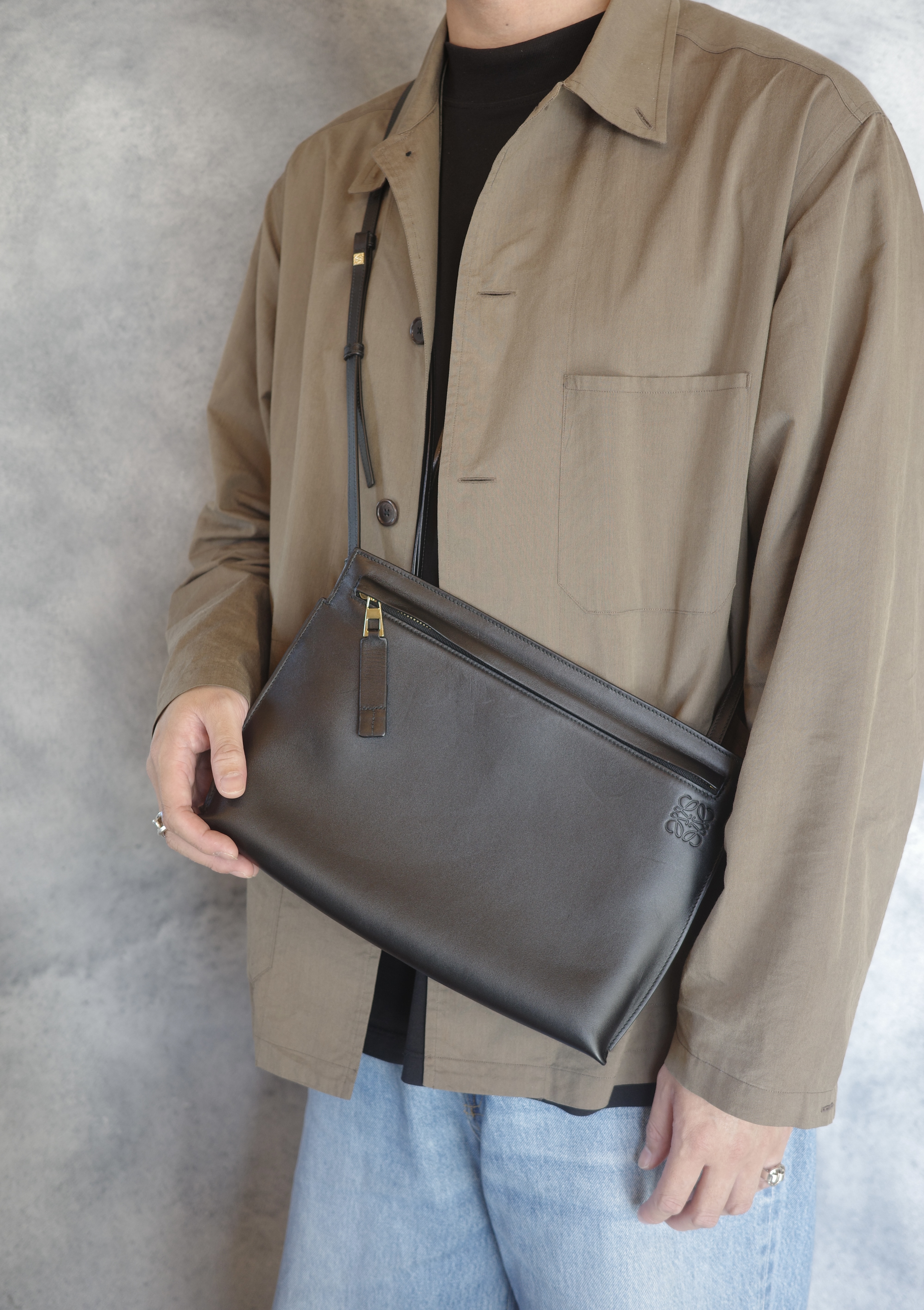 LOEWE by J.W Anderson Tポーチショルダーバッグ - mozme