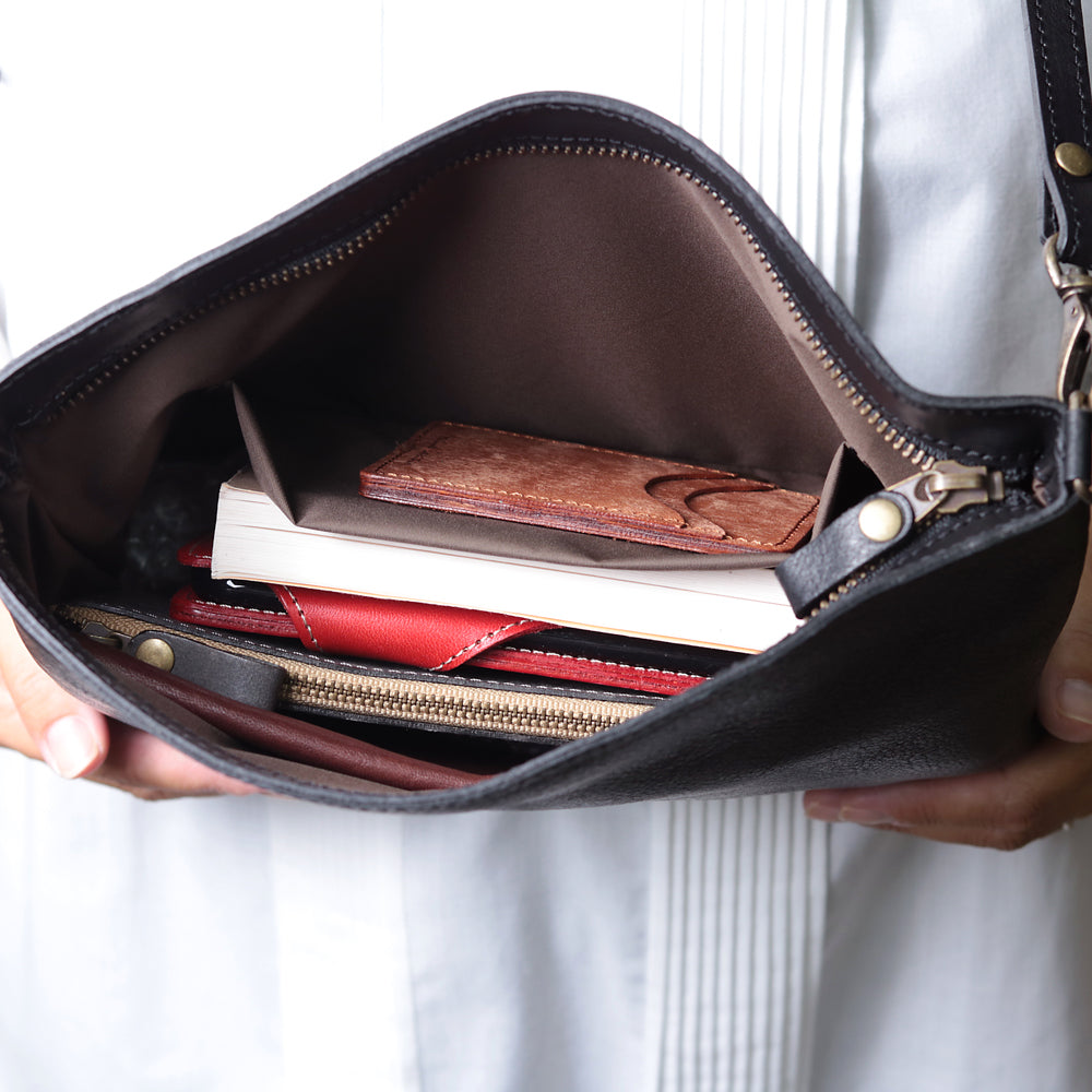 深型/中サイズ【シンプルを極めたレザーサコッシュ】栃木レザー