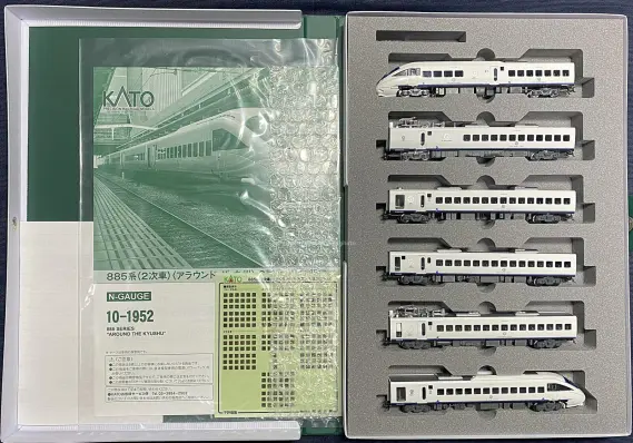 885系（2次車） 南福岡車両区所属 SM8編成が入線です。 KATO 10-1952