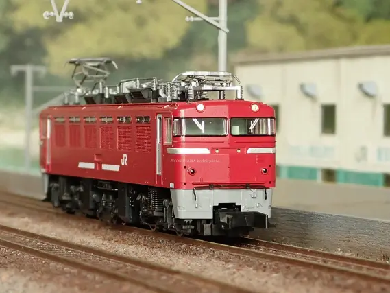 ED76形 1000番代（後期型・サッシ窓・JR貨物更新車・銀色ドア）が入線