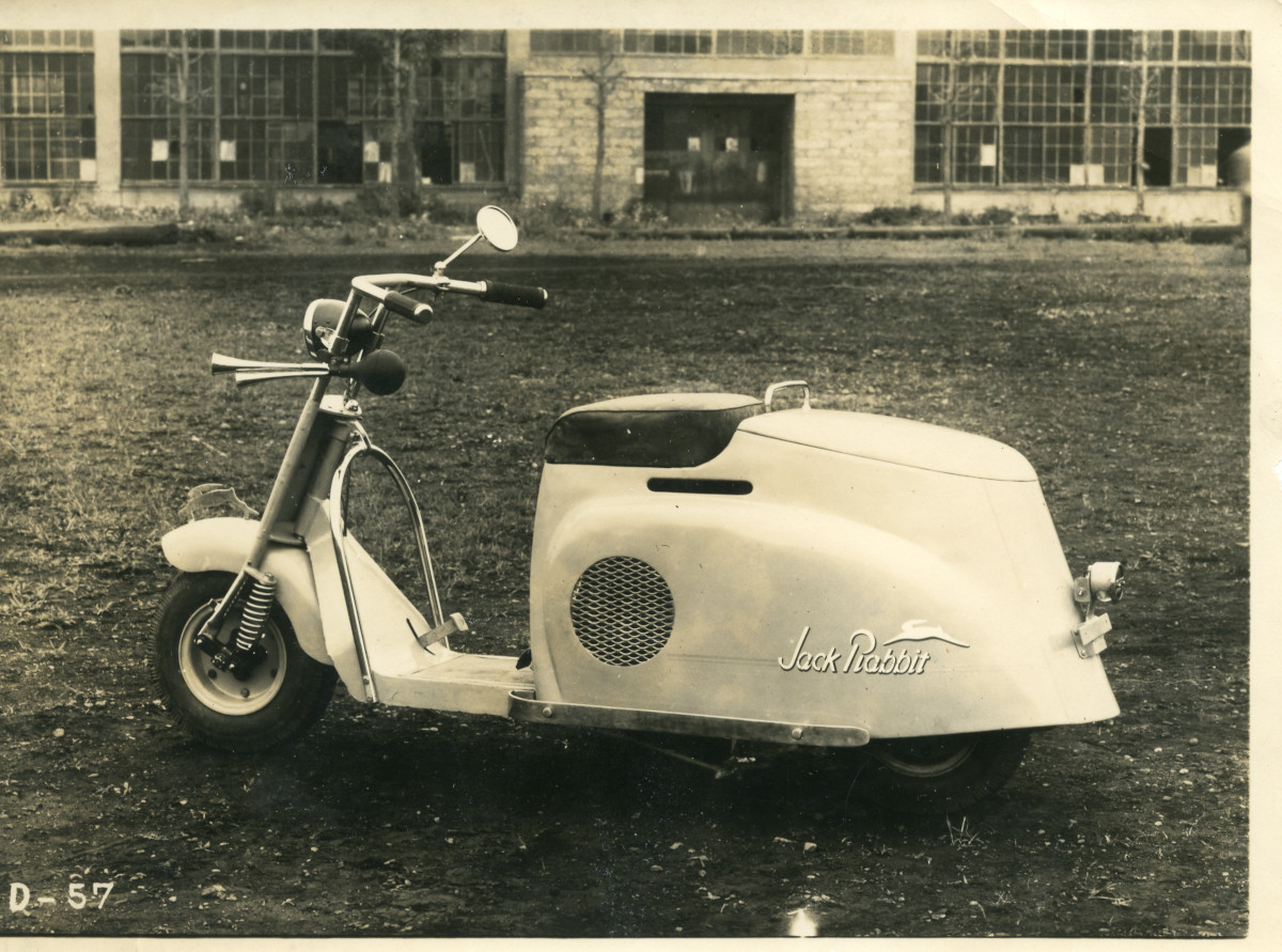 これ、スバルが作ったの!? レトロなスクーターの正体とは - バイクの