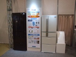 三菱、一般家庭のキッチンに置ける685mm幅の6ドア大型冷蔵庫「JX