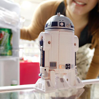 R2-D2」が冷蔵庫の見張り番に - 扉を開けるとおしゃべりするガジェット