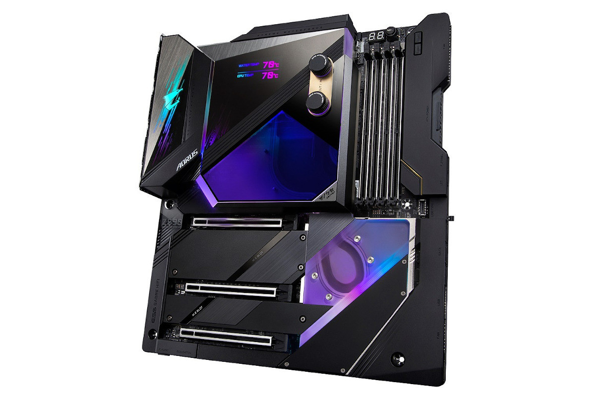 今週の秋葉原情報 - 25万円超えの水冷Z590マザーボードが登場