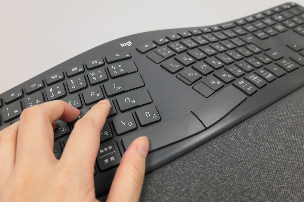写真で見る「ERGO K860」 - 曲線デザインが特徴！ ロジクール初の分割