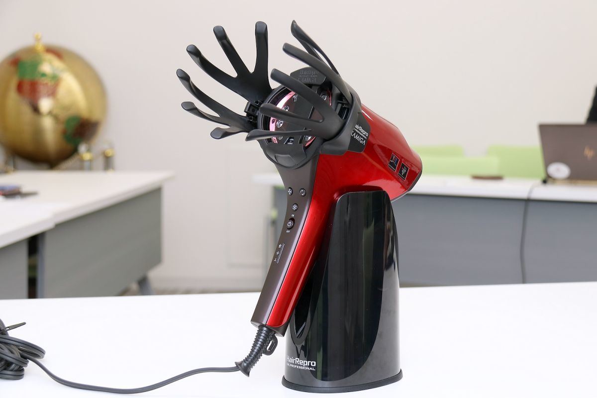 髪と頭皮をケアするアデランスのドライヤー「KAMIGA」、開発ストーリー