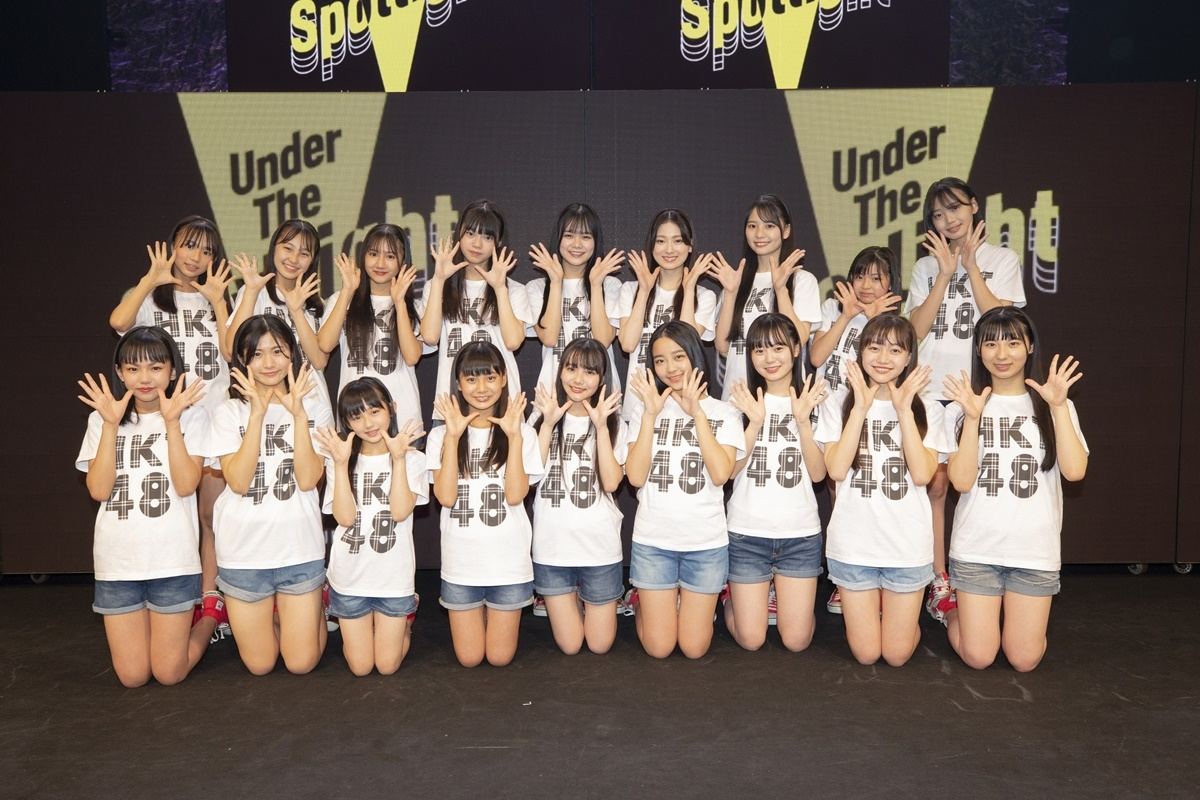HKT48、6期生18人お披露目! 初々しく2曲パフォーマンス【全員コメント