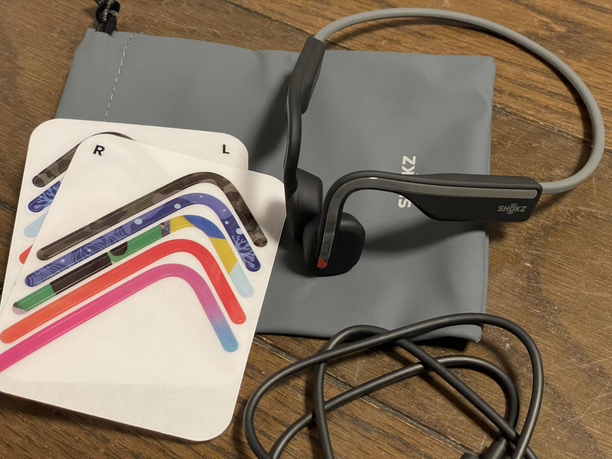 完全ワイヤレス骨伝導イヤホン『SHOKZ OPENMOVE』。二度と手放せない