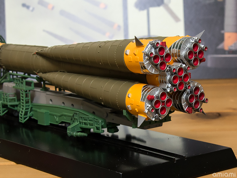フォトアルバム】1/150 ソユーズロケット+搬送列車 プラモデル