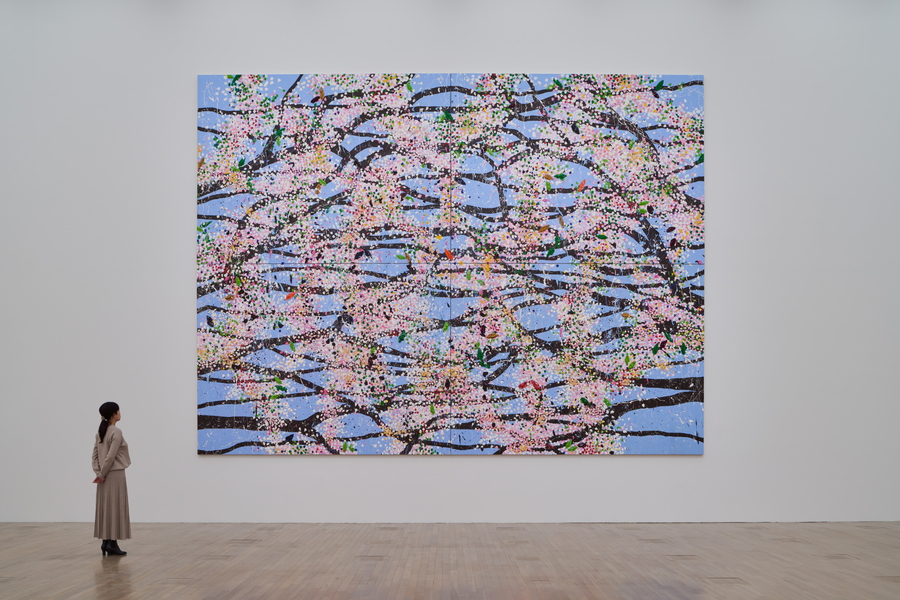 咲き誇る桜に“没入”する展覧会。美と生と死を表現する「ダミアン