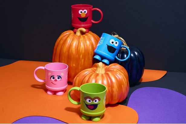 黒猫になったエルモがかわいすぎる！「セサミストリートマーケット