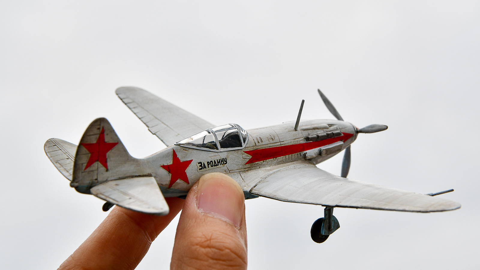 ちょっと昔の異国のプラモとのエキサイティングな対話。「ズベズダ