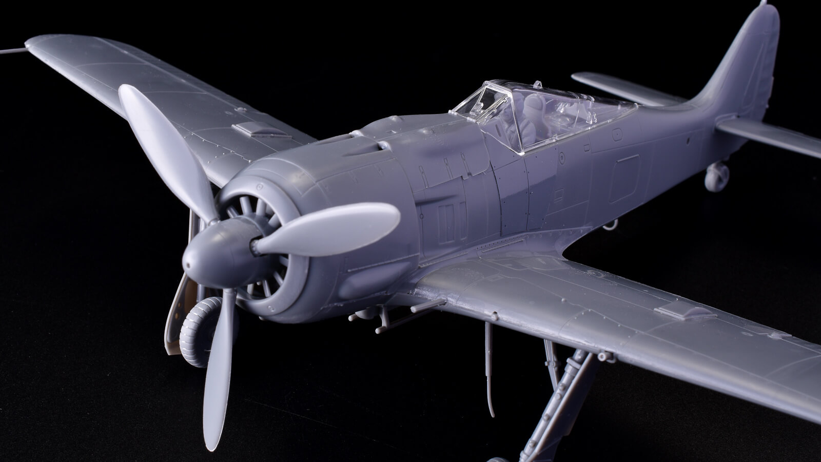 花金だ！仕事帰りに買うプラモ。傑作ドイツ戦闘機で花金の夜に突撃