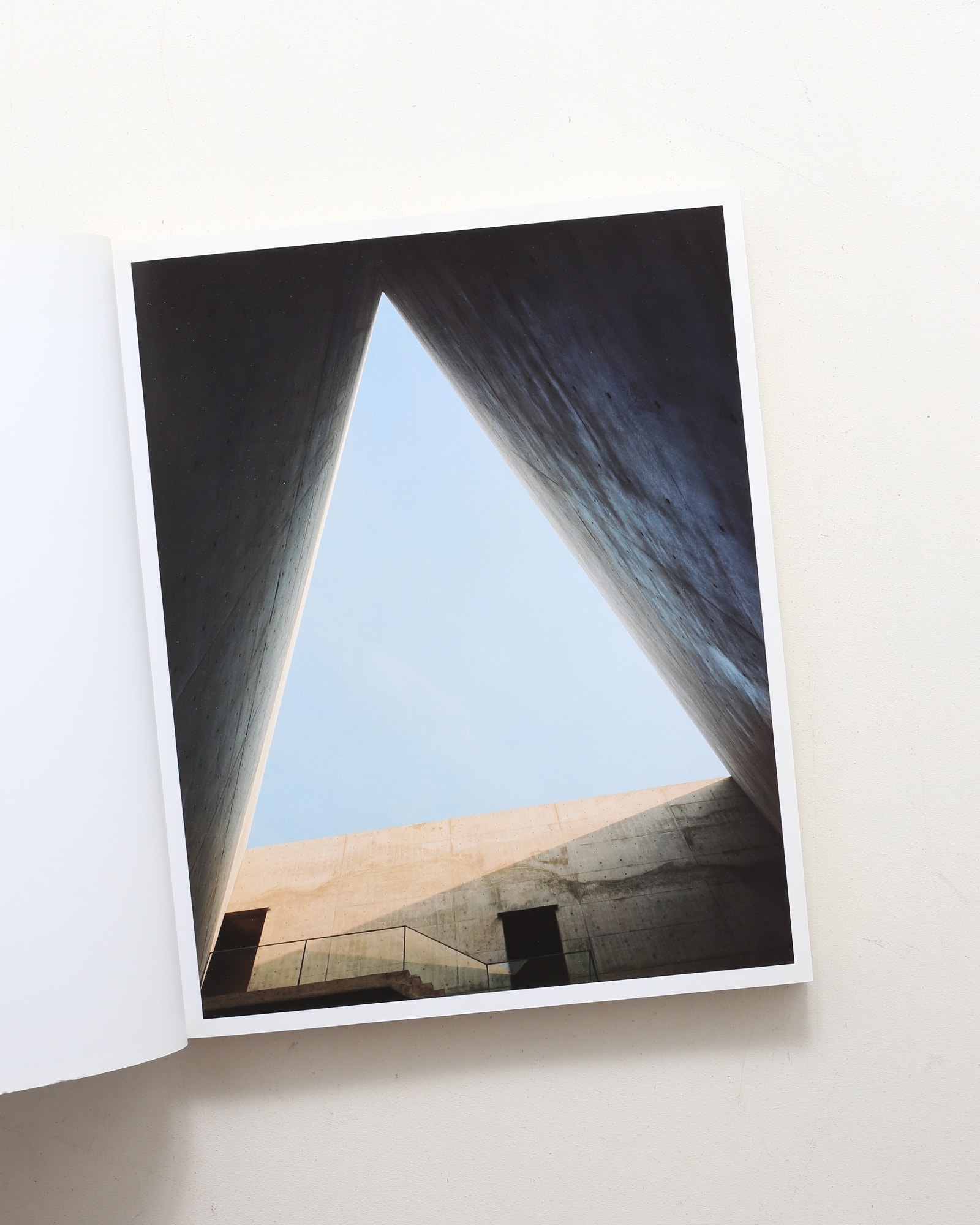 The Chichu Art Museum | Hatje Cantz | nostos books ノストスブックス