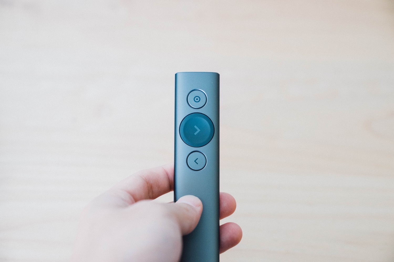 視線を釘付け！魅せるBluetoothプレゼンター「ロジクール Spotlight