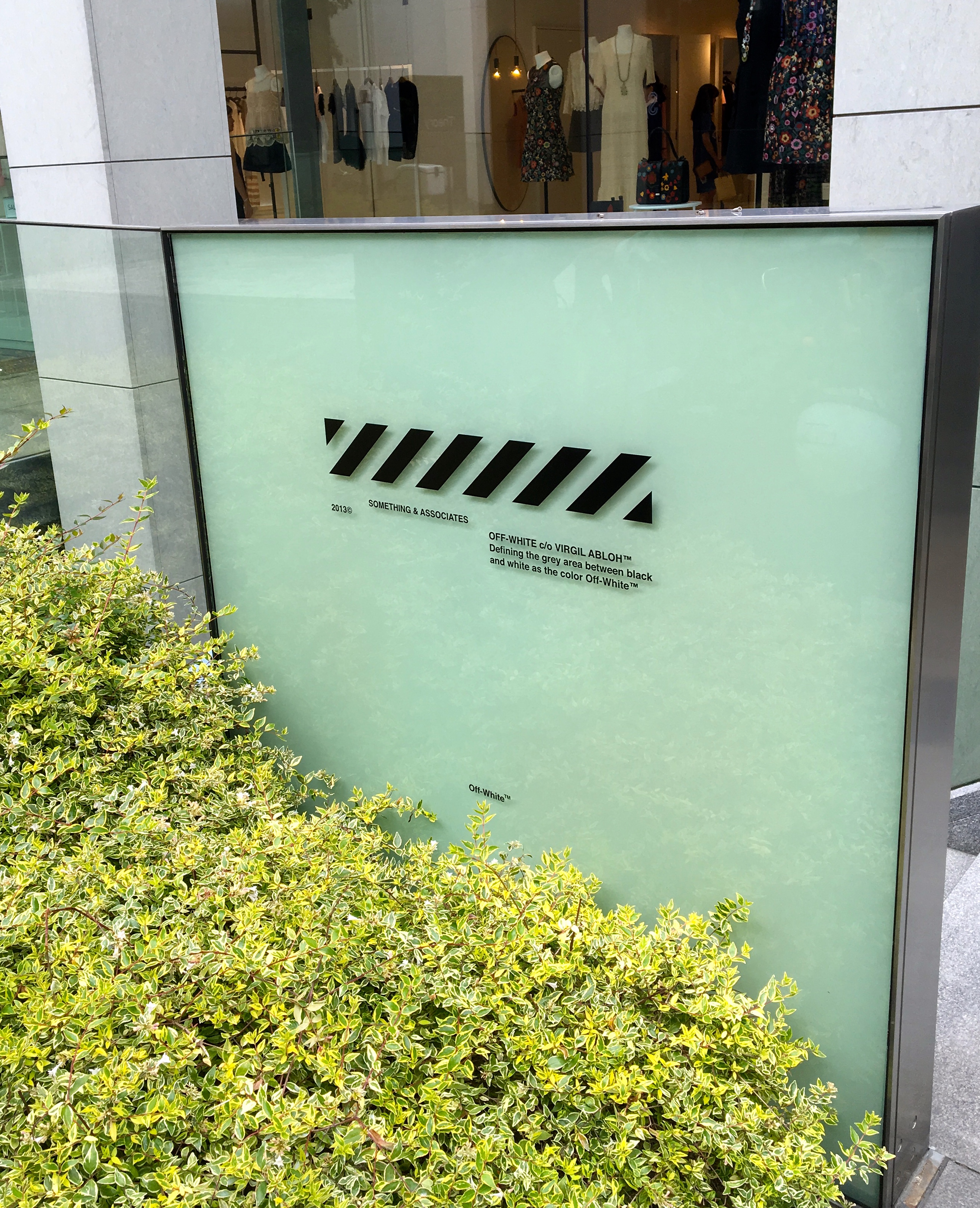 明日オープン！オフ-ホワイト c/o ヴァージル アブローの南青山直営店