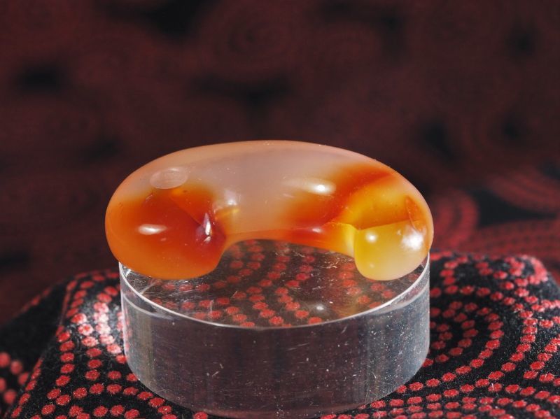 古墳時代・天然赤瑪瑙製勾玉（特大サイズ）