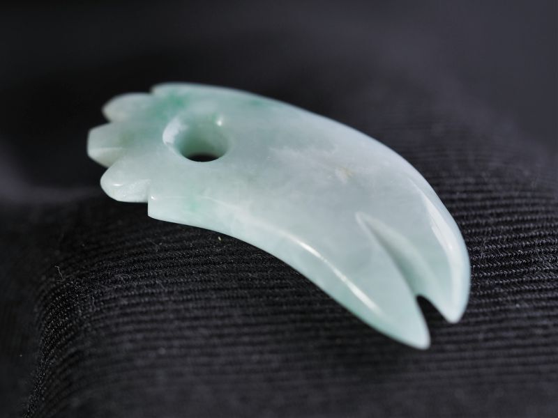 縄文前期・牙状勾玉（長者ケ原遺跡出モデル）