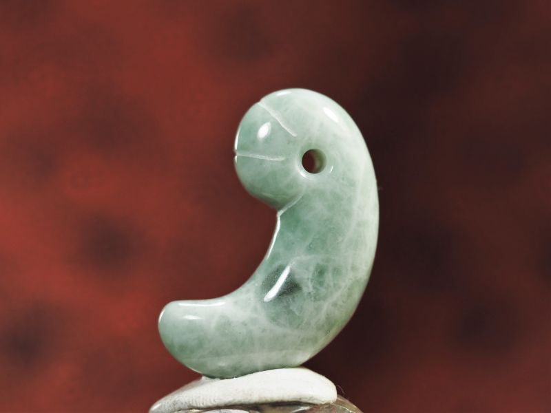 ロウカン質ヒスイ 宇木汲田遺跡出土 丁子頭勾玉モデル（40mmサイズ