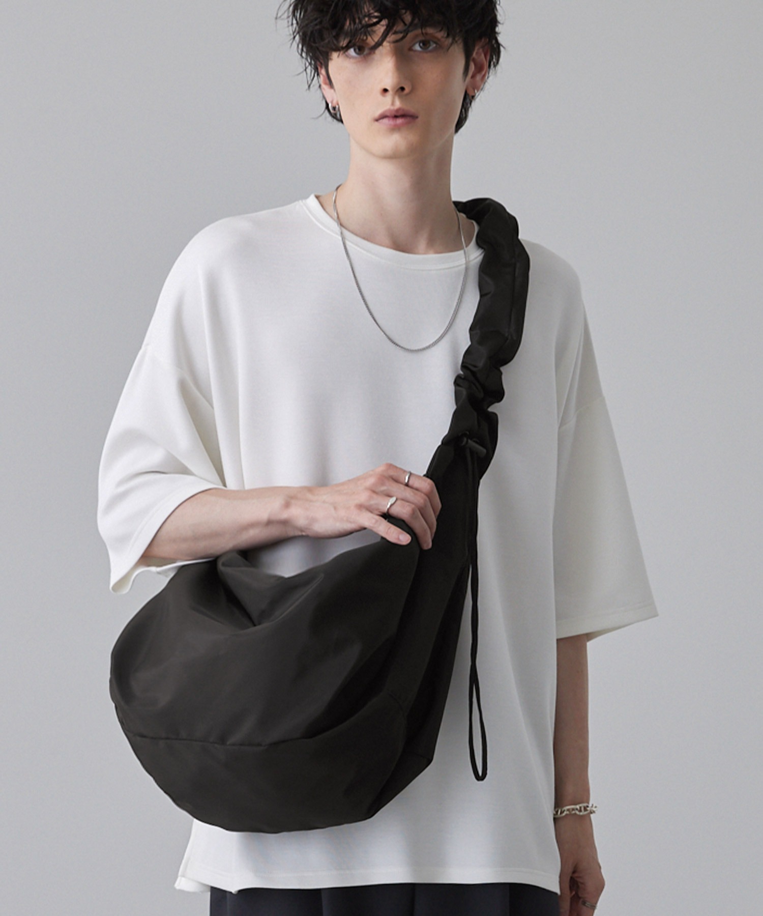 ギャザーハーフムーンショルダーバック MONO-MART│MONO-MART