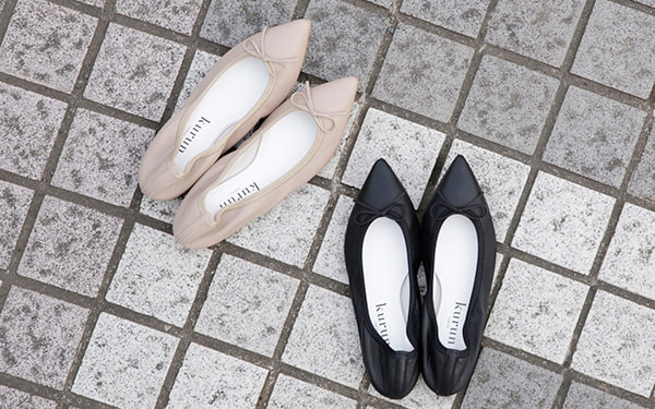 レザーなのに撥水加工ってスゴイ♡ 雨の日に履きたい“フラットシューズ