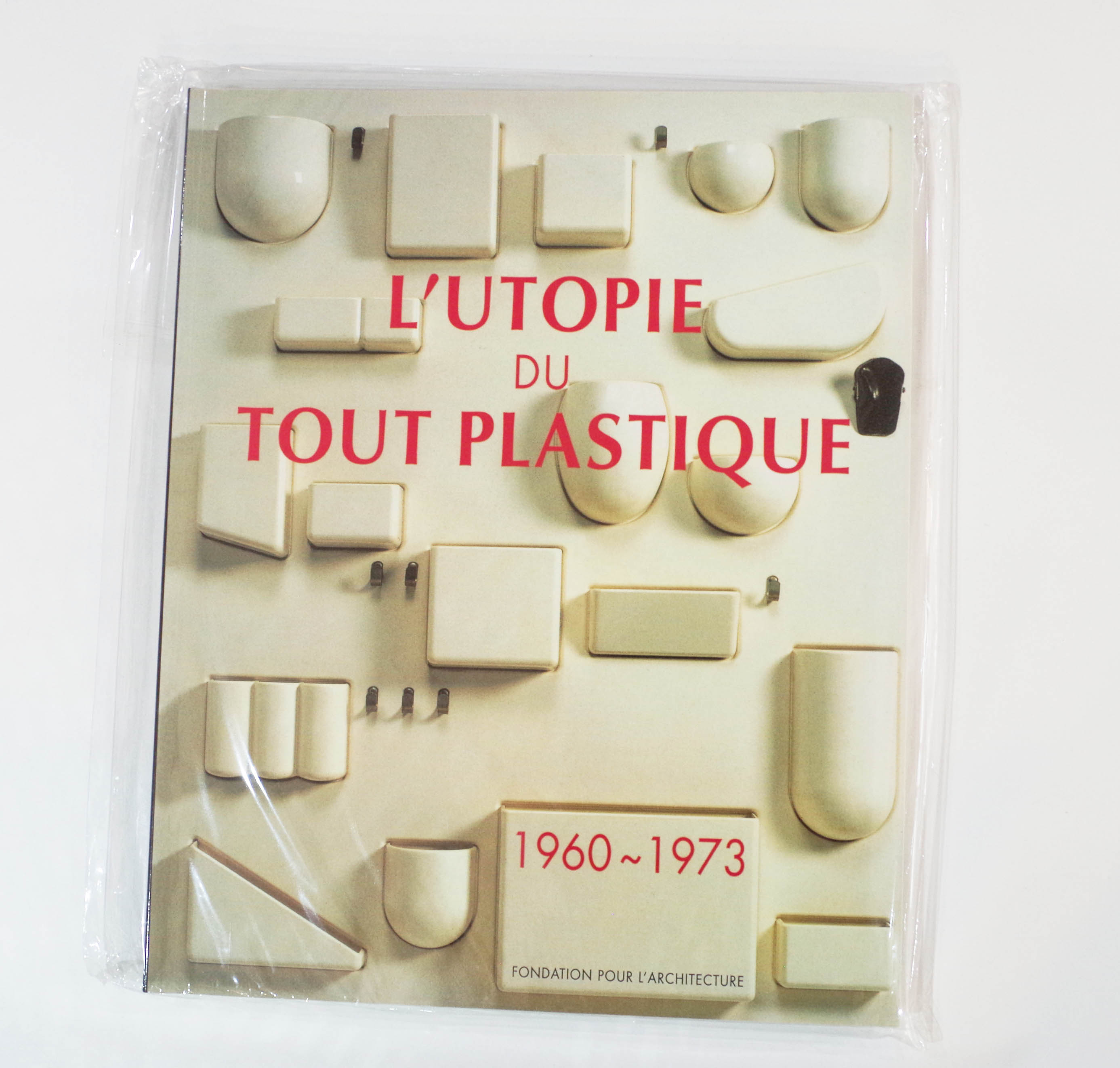 スペースエイジの魅力が詰まったプラスチック家具のバイブル「L'UTOPIE