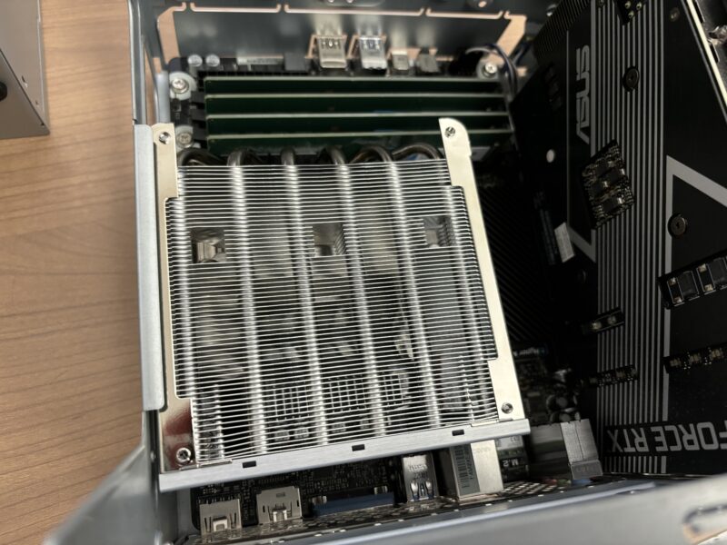 Deskmeet B660の電源ファンとCPUクーラー変えてみた | oiii.info