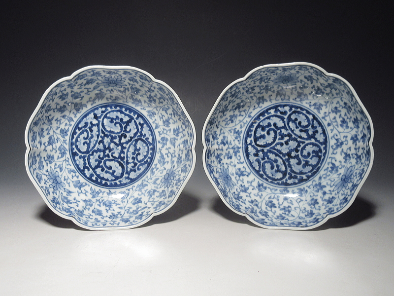 古伊万里 染付 花唐草文と薄瑠璃抜き蛸唐草文 深皿 5客組【元禄