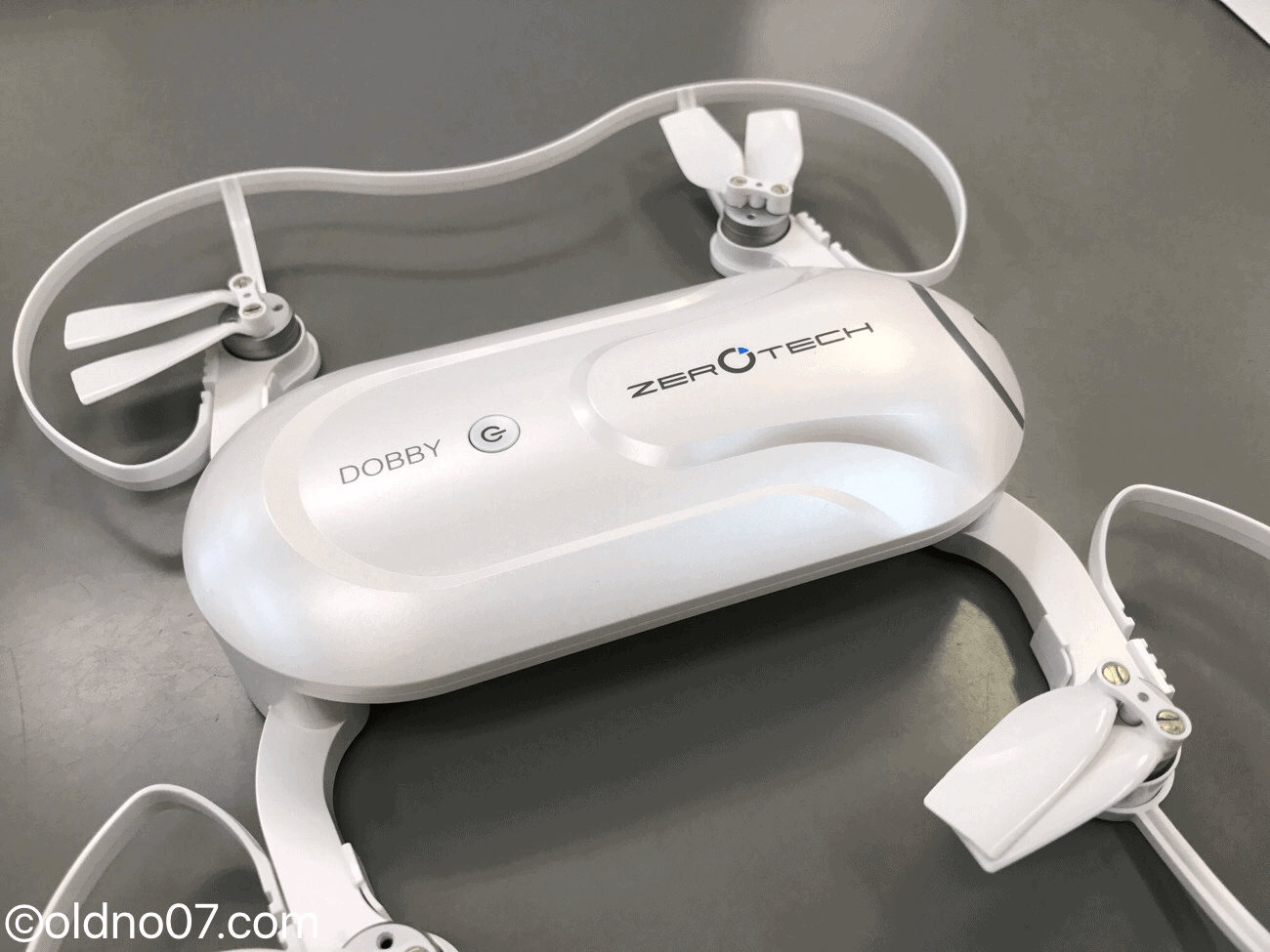 セルフィードローンDOBBYを初めて飛ばしたら血まみれになった話