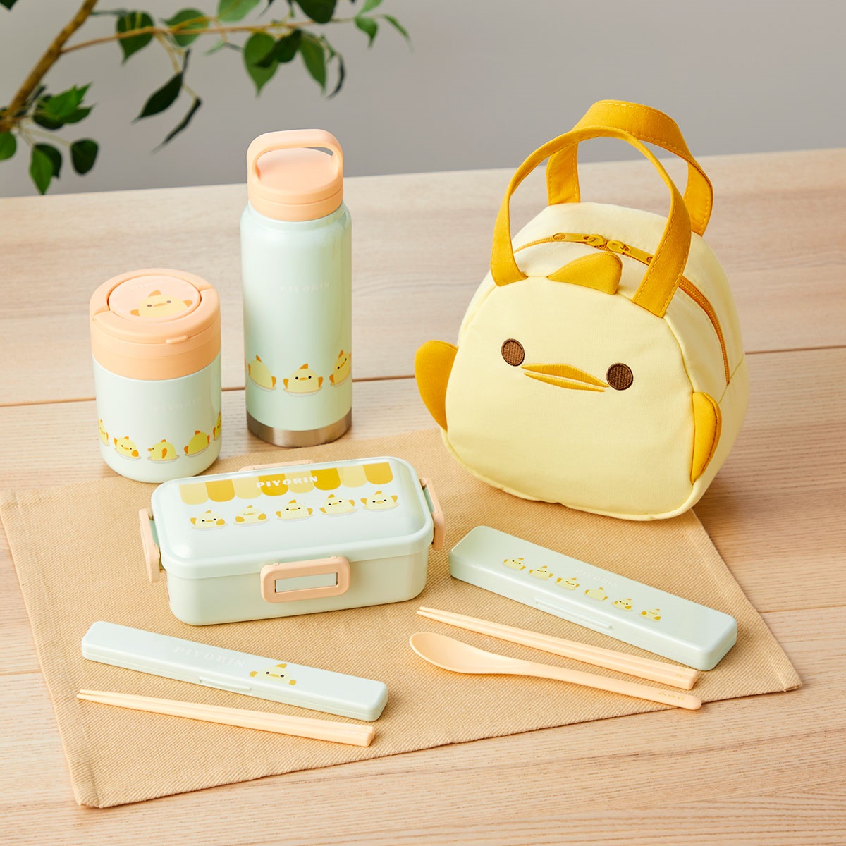 ぴよりん ふわっとランチボックス 1段｜アピタ・ピアゴ オンライン