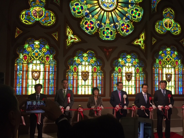 ルイス・C・ティファニーのステンドグラスギャラリーがグランド