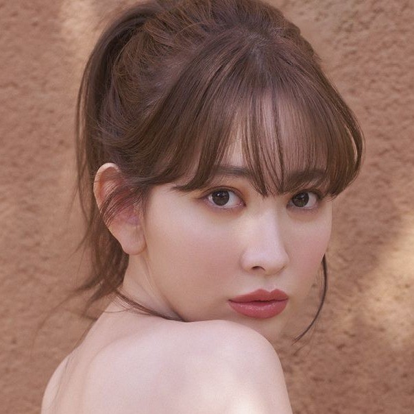 元AKB48・小嶋陽菜 最後「かもしれない」写真集 絶景ボディを解放