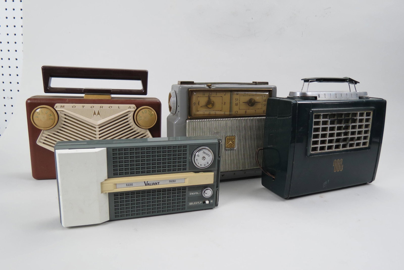 ラジオ・コンポ Bulova Valiant Transistor Radio ラジオ・コンポ